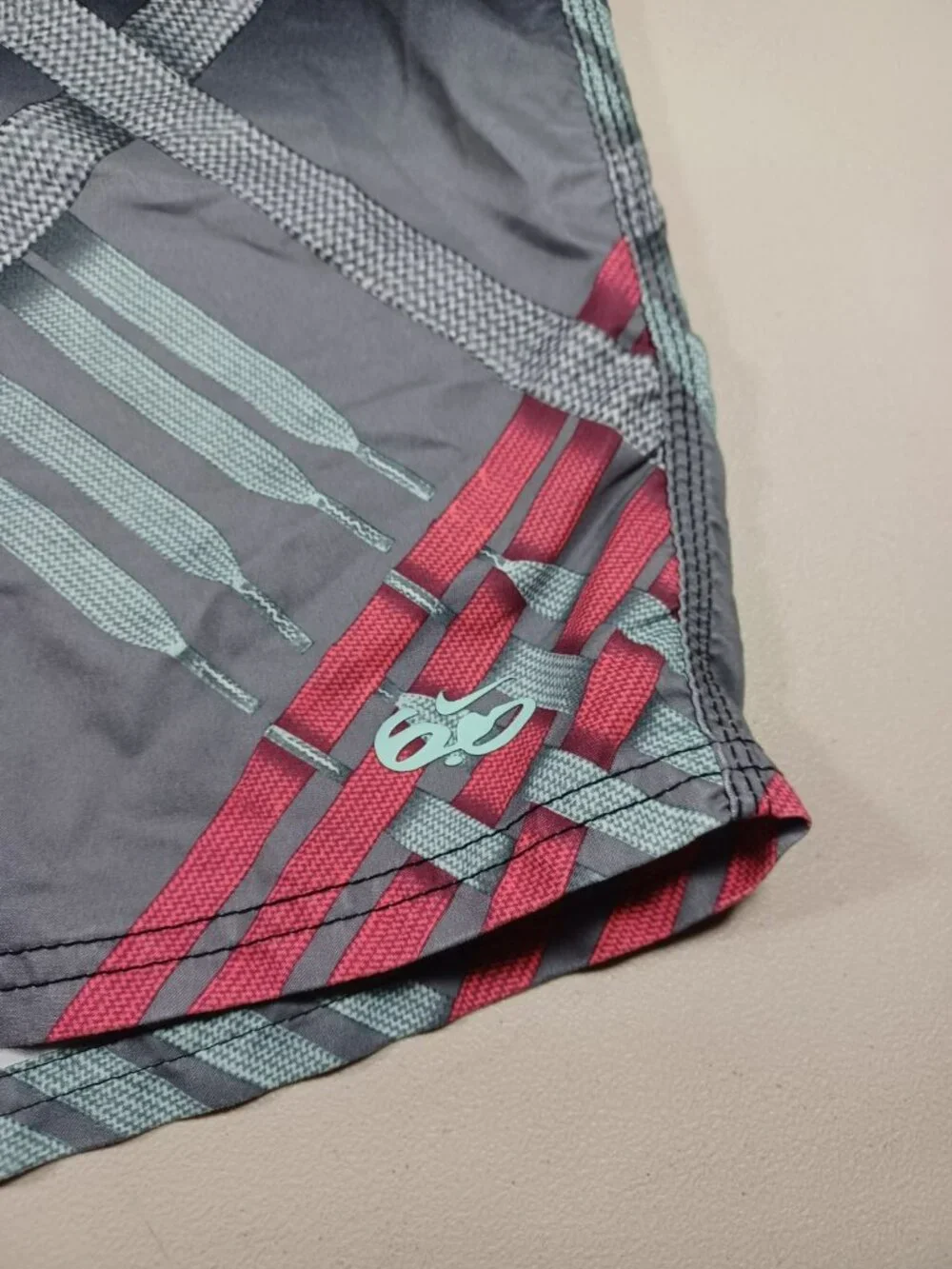 Nike mens black red gray Shoe Laces swim board shorts 34 451791 393